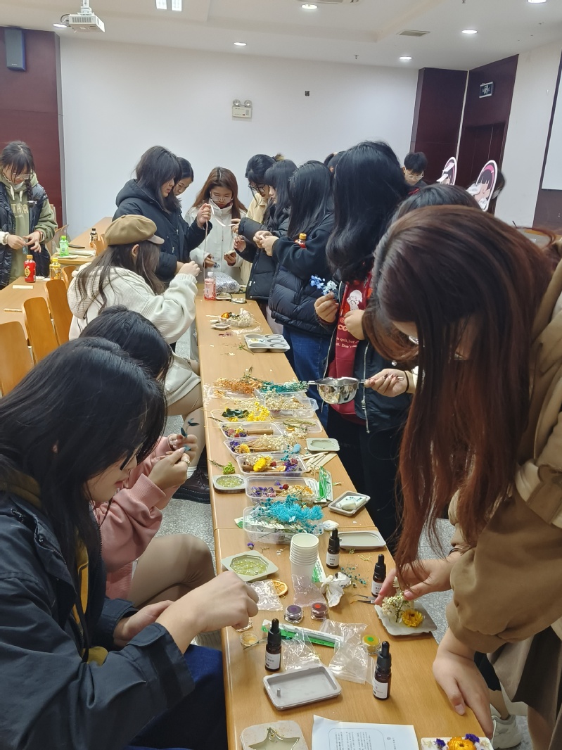 机械工程学院开展“巧手慧心，艺起精彩”文化实践活动