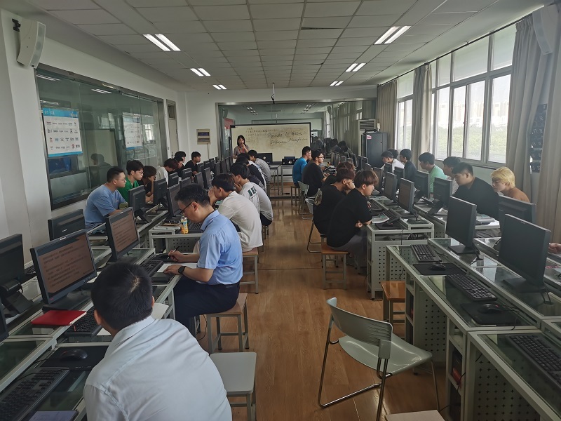 校领导听课促学，助力教学新气象