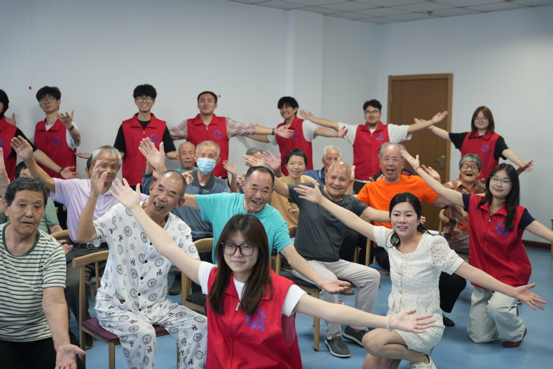 机械工程学院“银铃实践团”走进溧阳市社会福利中心开展暑期社会...