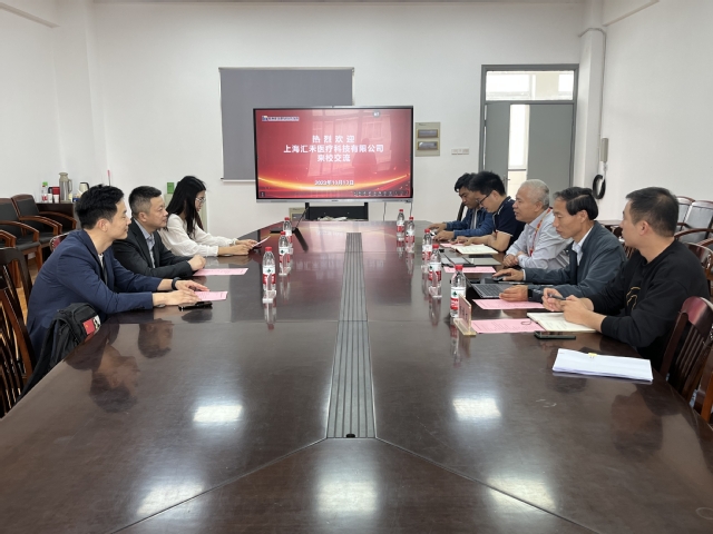 合作共赢促就业，产教融合谋新篇——校企合作单位为我院赠送锦旗