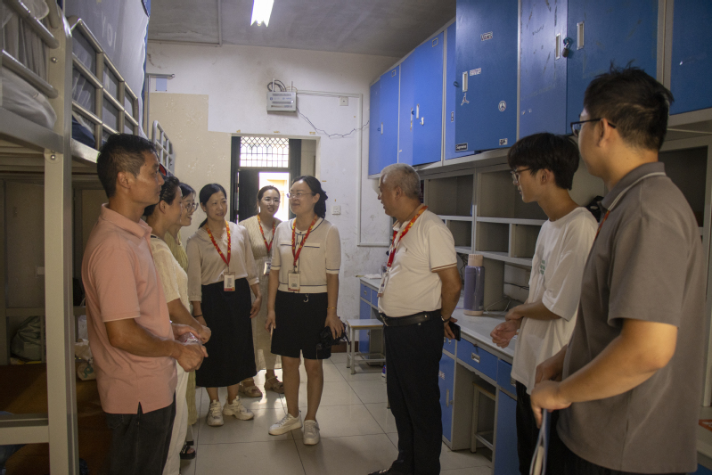 以心暖“新”，相逢机械—机械工程学院领导走访慰问新生