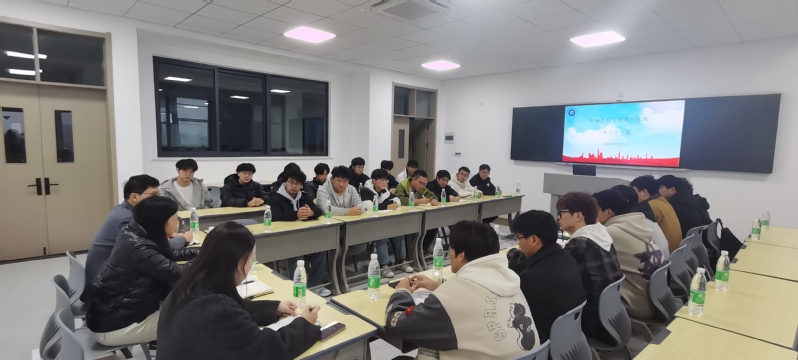 机械工程学院在溧阳基地一站式学生社区开展“书记下午茶”活动