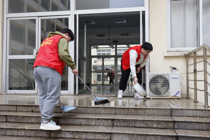 传承雷锋精神，助力宿舍清洁