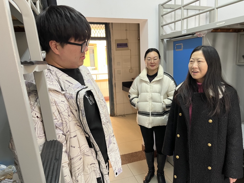 走访宿舍递温情，师生交流暖人心——机械工程学院领导、老师走访学...