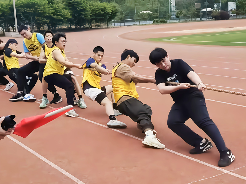 机械工程学院开展“力拔山河 永不言弃”拔河竞赛