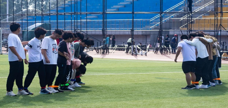 青春同庆六十载，“十人九足”乐开怀