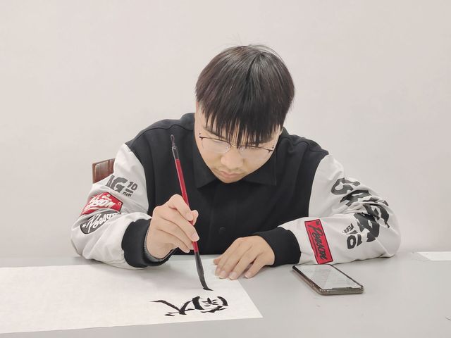 舞文芳墨宝       写意展风采